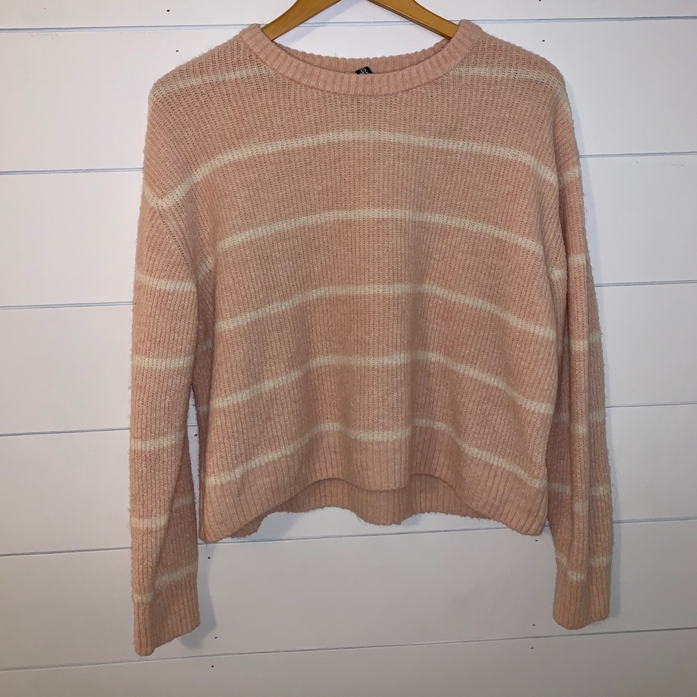 H&M pink and white sweater
